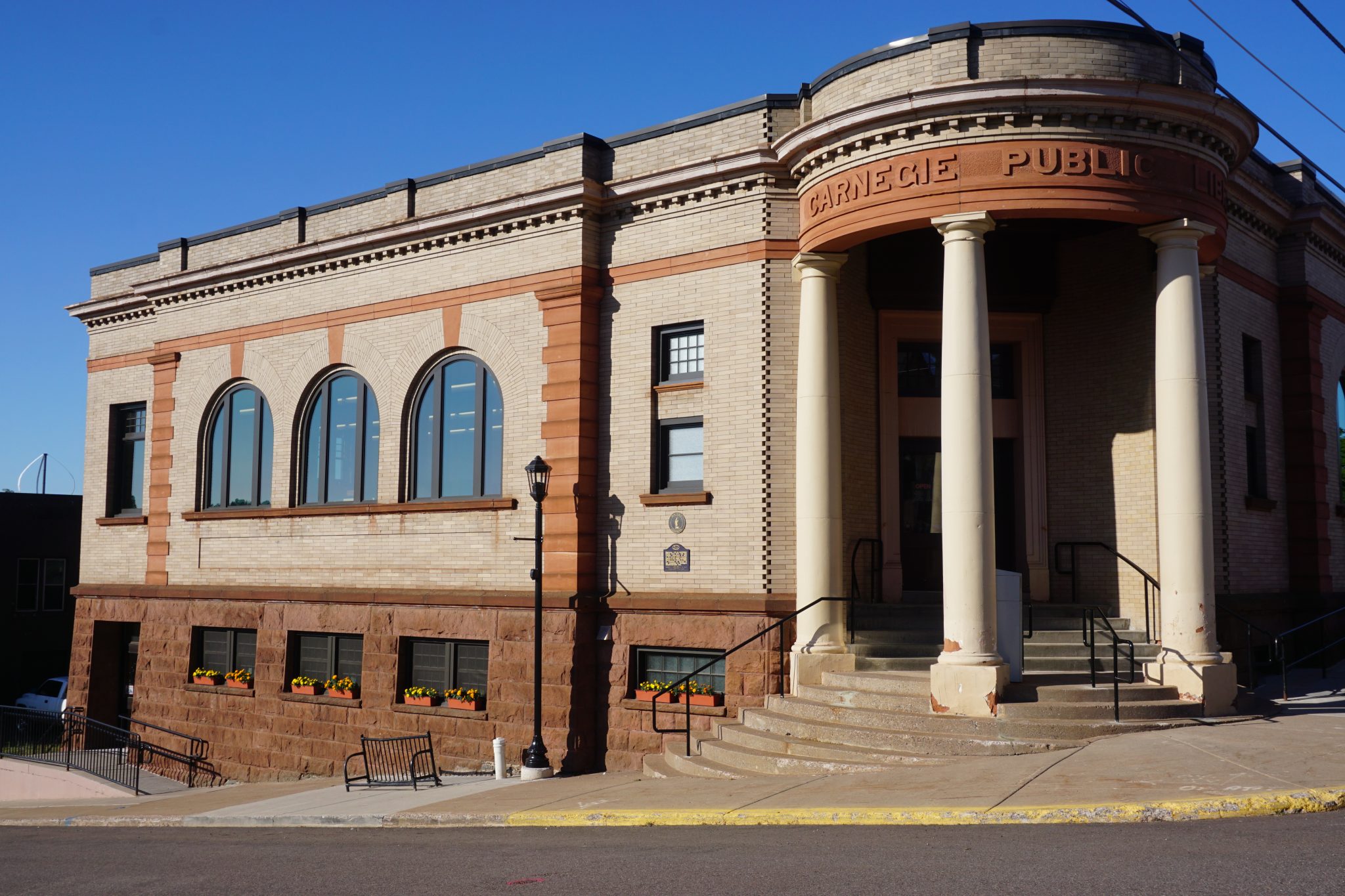 custom commercial windows replacement arches